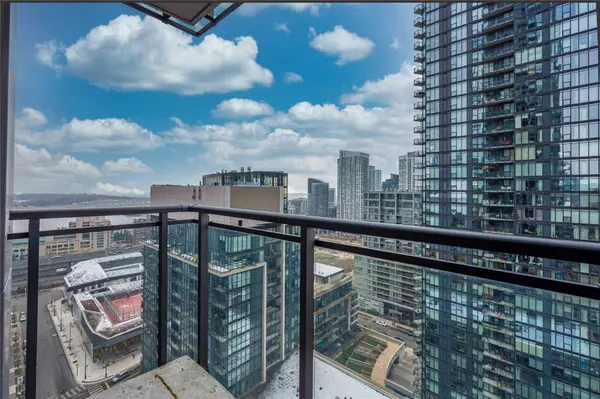 Toronto C01, ON M5V 3Z1,25 Telegram Mews #2112