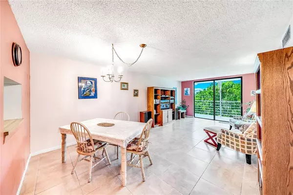 Lauderdale Lakes, FL 33311,2860 Somerset Dr #404K