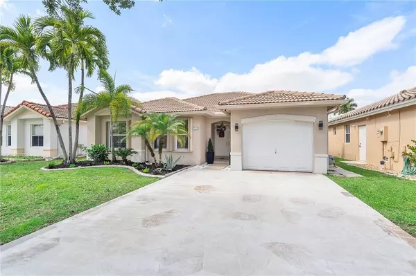 13995 S Cypress Cove Cir, Davie, FL 33325