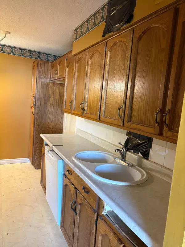 Markham, ON L3T 4X2,180 Dudley AVE #106