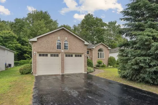 62 Silver Birch AVE, Wasaga Beach, ON L9Z 1M2