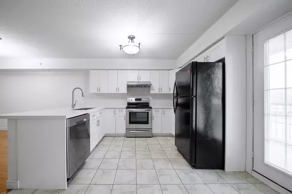 Oakville, ON L6M 4N5,1460 Bishops Gate #212