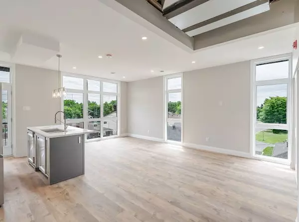 Vanier And Kingsview Park, ON K1K 3L8,659 Donat ST #301