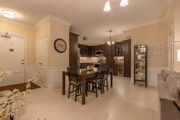 Niagara Falls, ON L2H 2Y7,8111 Forest Glen DR #228