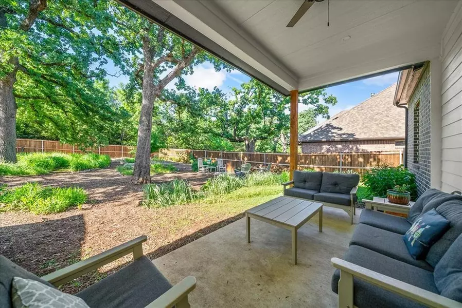 184 Lakeview Circle, Pilot Point, TX 76258