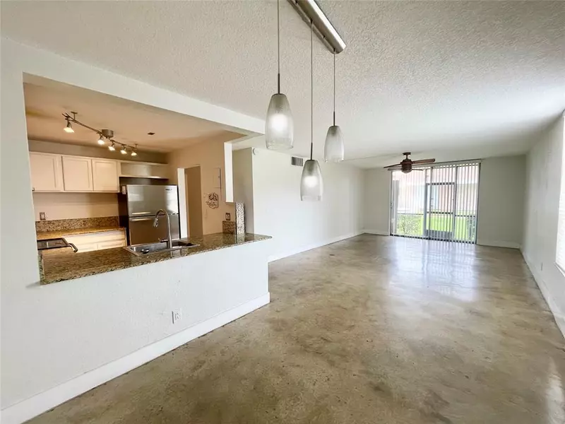 7175 Orange Dr #118H, Davie, FL 33314