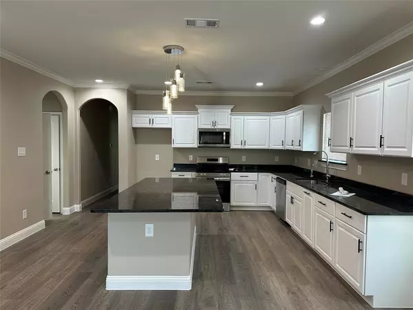 Ennis, TX 75119,1011 S Preston Street