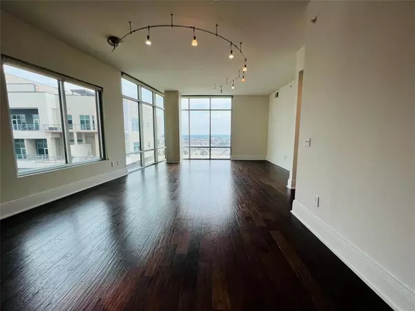 Dallas, TX 75231,8066 Park Lane #816