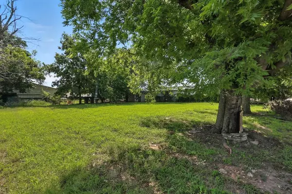 1102 Hillsboro Street, Cleburne, TX 76033