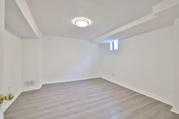Toronto C06, ON M3H 2S3,627 Sheppard AVE #Basement