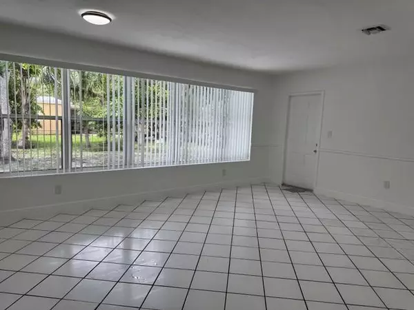 Plantation, FL 33313,6884 NW 14th St