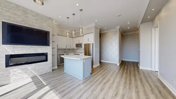 Richmond Hill, ON L4C 0X3,9600 Yonge ST #PH3