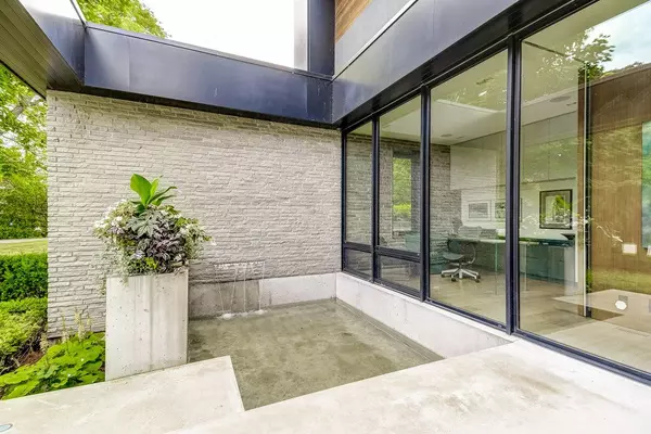 Oakville, ON L6K 2J7,144 Sparling CT