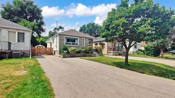48 Acorn AVE W, Toronto W08, ON M9B 3P9