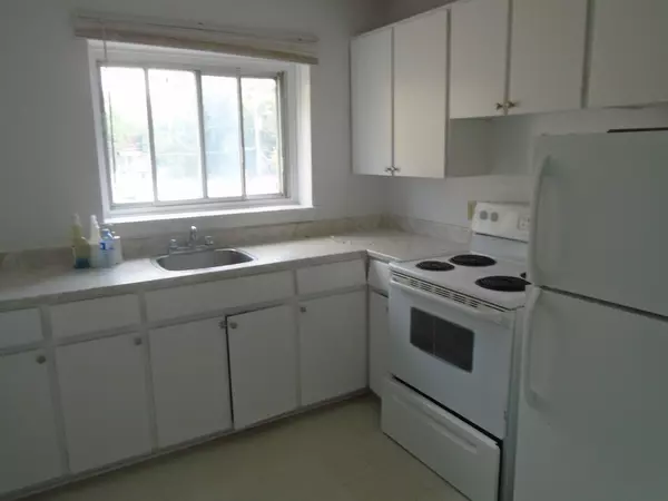 Overbrook - Castleheights And Area, ON K1K 2K5,637 CUMMINGS AVE N #203
