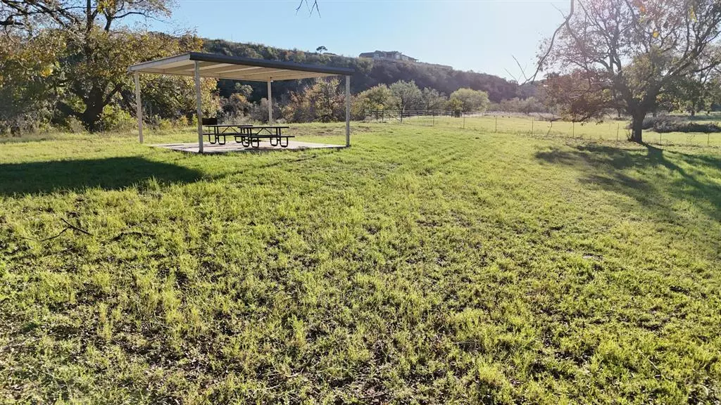 124 Wooded Acres Drive, Mineral Wells, TX 76067