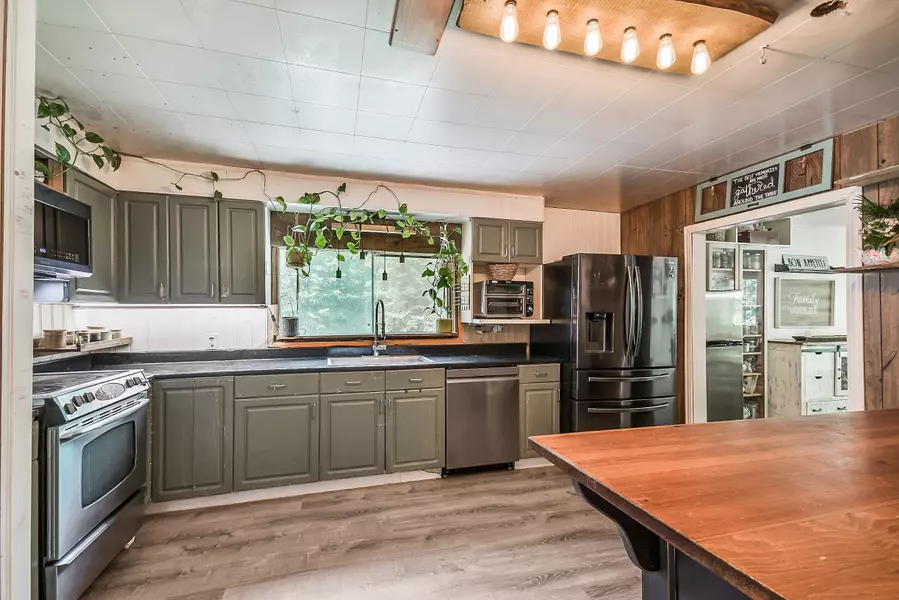 1014 MANITOBA ST, Bracebridge, ON P1L 0K8