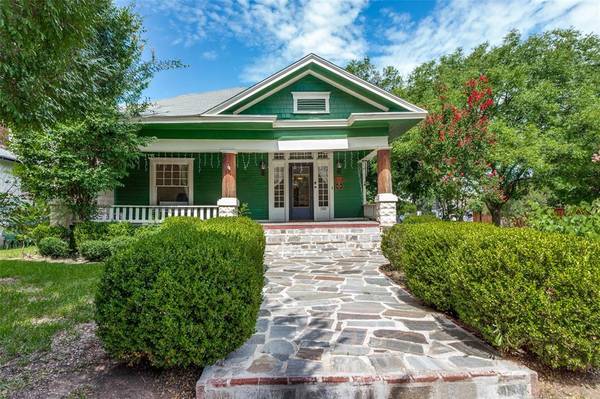 2000 Hurley Avenue, Fort Worth, TX 76110