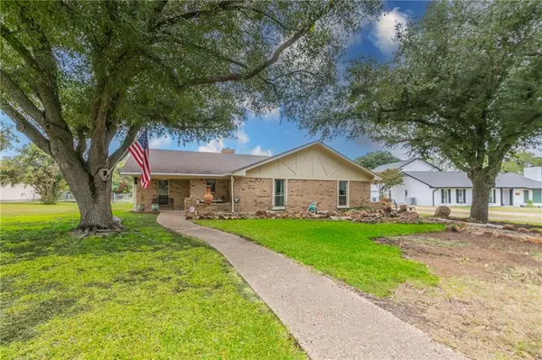 8642 Briargrove Drive, Woodway, TX 76712