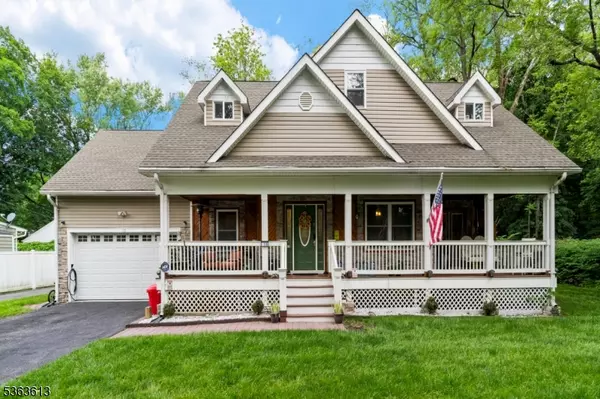 13 Brandt Ln, Bloomingdale Boro, NJ 07403