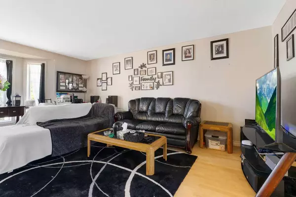 Grande Prairie, AB T8W2W6,12 Pinnacle Avenue
