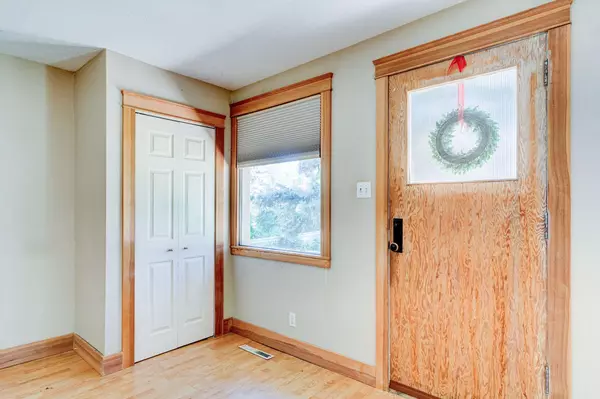 Calgary, AB T3B 2C2,6115 Bow CRES NW