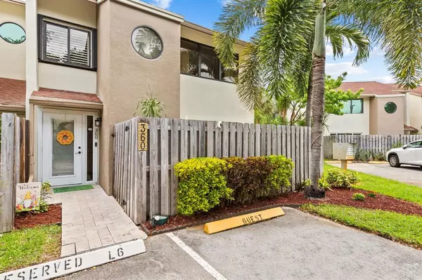 360 City View Dr, Fort Lauderdale, FL 33311