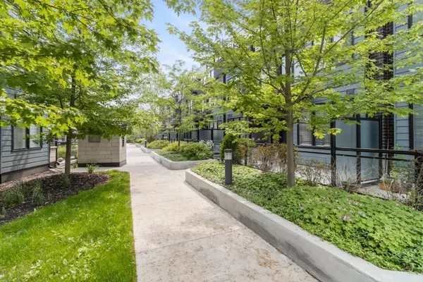 Mississauga, ON L5J 0B3,2232 Bromsgrove RD #4
