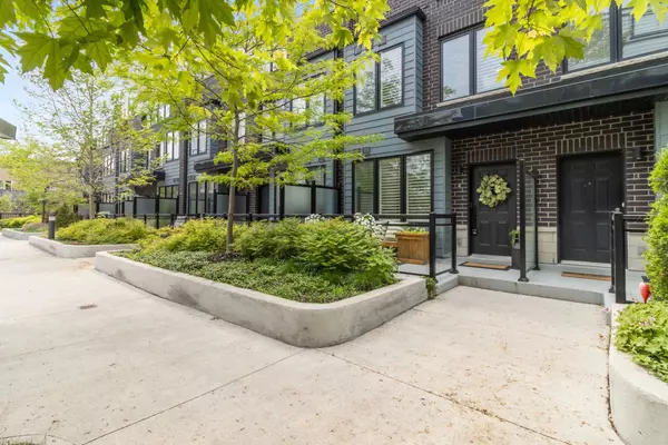 2232 Bromsgrove RD #4, Mississauga, ON L5J 0B3