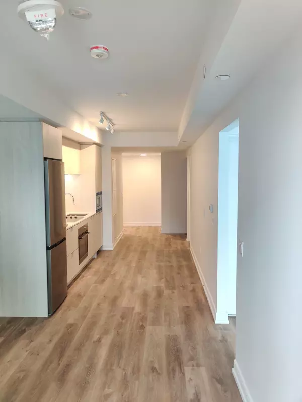 Hamilton, ON L8R 0A8,1 Jarvis ST #311