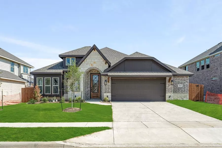 405 Atlas Cedar Drive, Glenn Heights, TX 75154