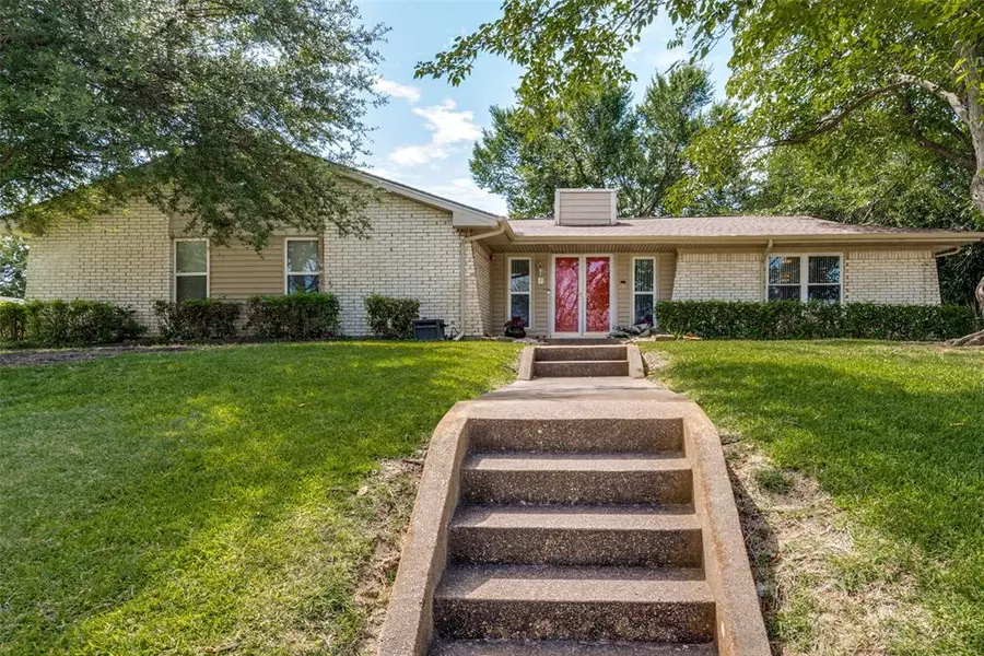 1310 Briar Hollow Lane, Garland, TX 75043