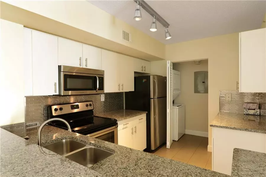 2640 S University Dr #202, Davie, FL 33328