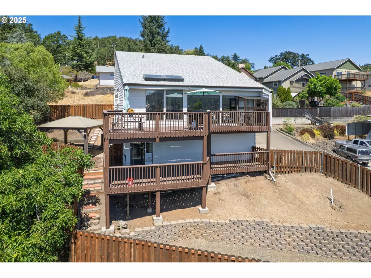 Roseburg, OR 97470,916 NE MALHEUR AVE