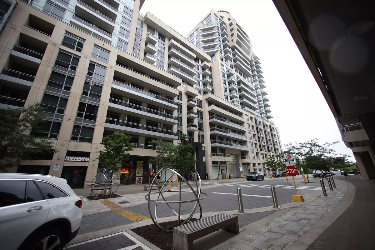 Richmond Hill, ON L4C 1V5,9205 Yonge ST #512