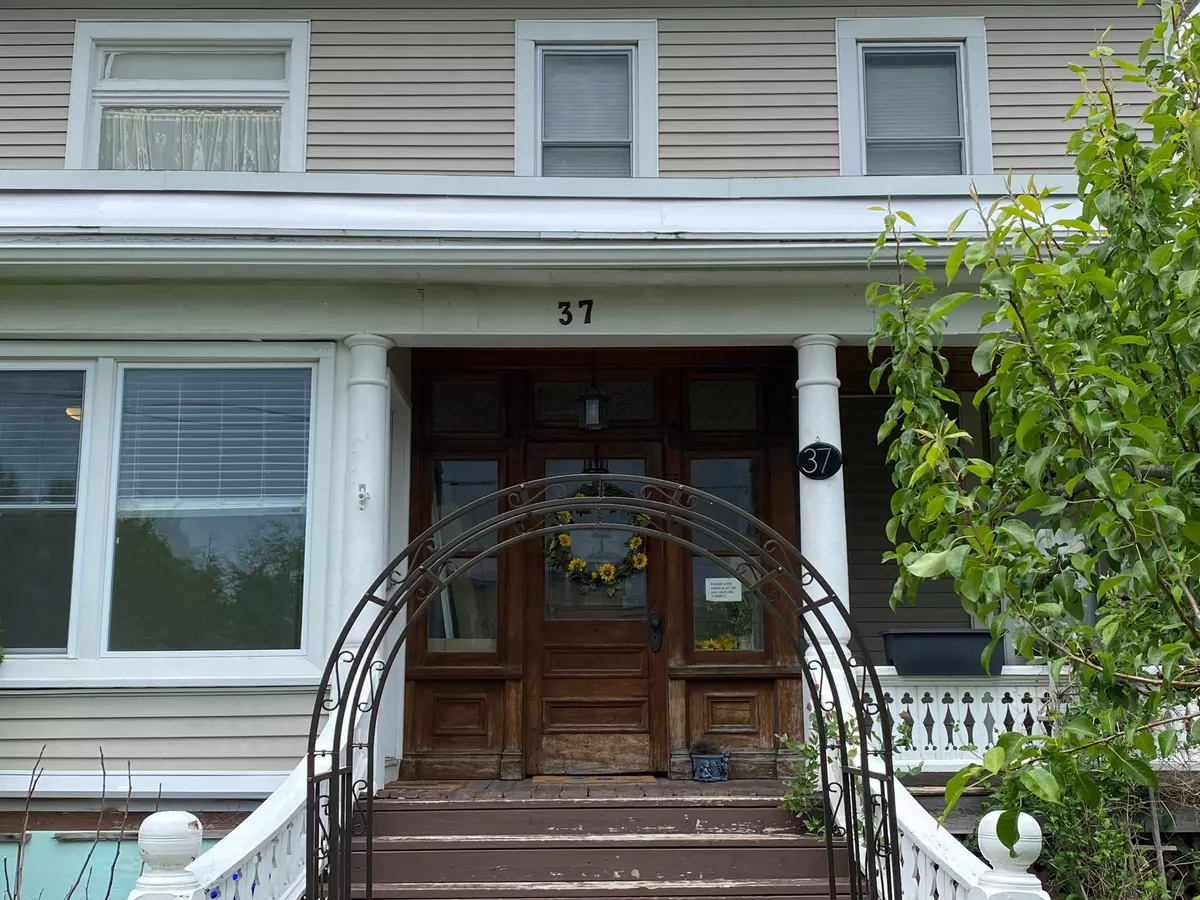 Prince Edward County, ON K0K 2T0,37 Picton Main ST #A