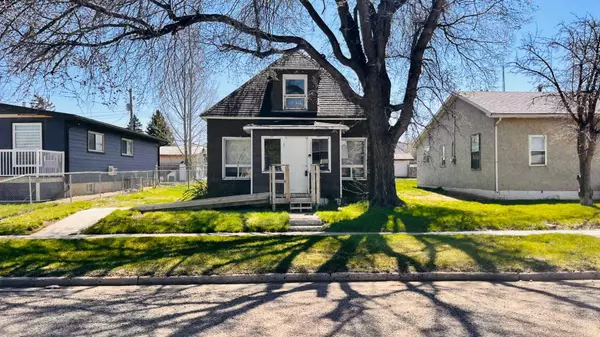 131 8 AVE West, Bow Island, AB T0K 0G0