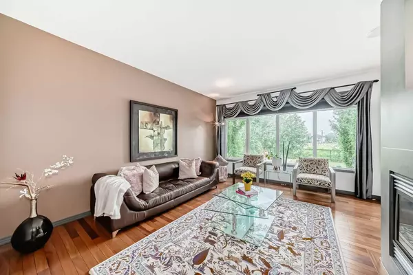Calgary, AB T3L 2X4,206 Tuscany Ravine Close NW