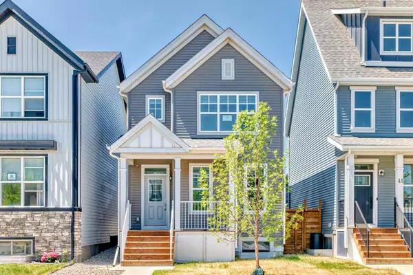 37 LAVENDER Passage SE, Calgary, AB T3S 0G7