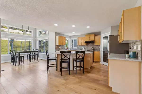 Calgary, AB T3H 4L8,7728 Springbank WAY SW