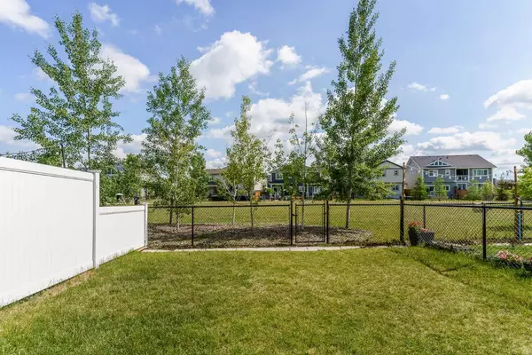 Calgary, AB T2X 4T3,135 Legacy Glen Parade SE