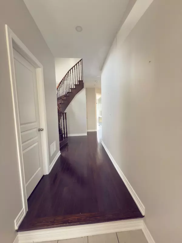 Brampton, ON L6Y 5W9,9 Borrelli DR