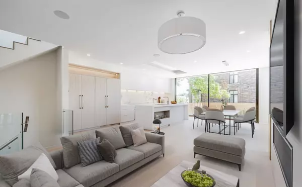 Mississauga, ON L5E 1V9,1032 West AVE
