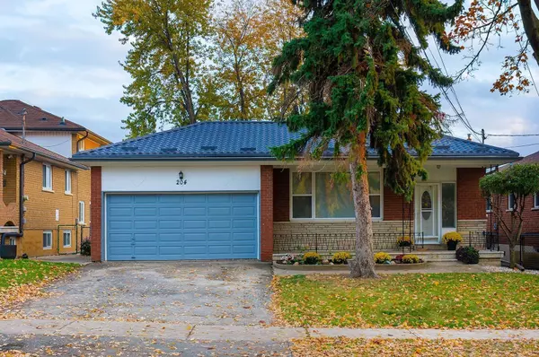 204 Derrydown RD, Toronto W05, ON M3J 1S1