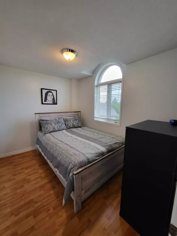 Windsor, ON N9G 2R5,1020 Peach Blossom CRES N