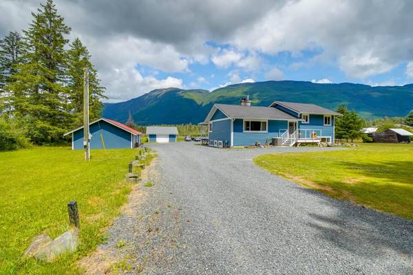 7801-7807 Beaver Creek Rd, Port Alberni, BC V9Y 8N3