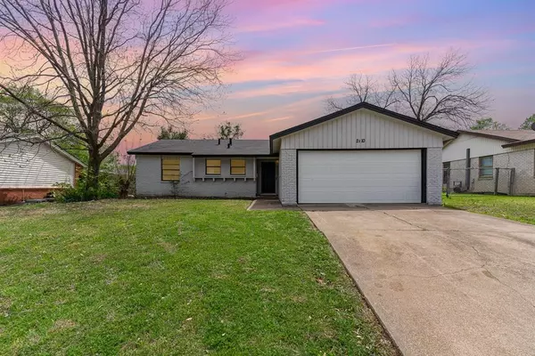 2110 Brookshire Street, Arlington, TX 76010