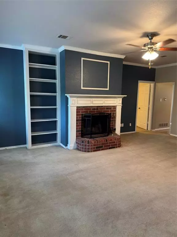 Van Alstyne, TX 75495,318 Meadowview Circle