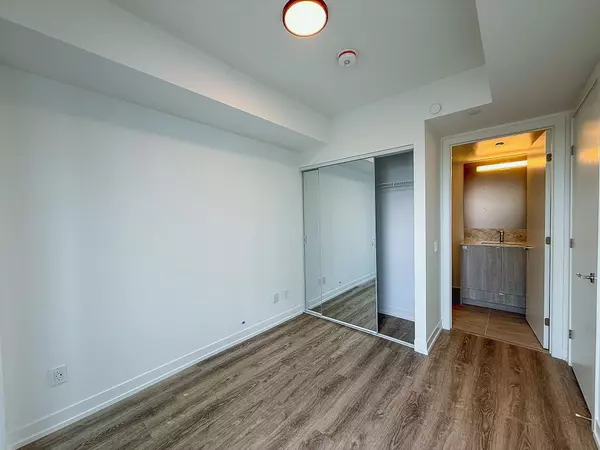 Toronto C09, ON M4W 0B8,771 Yonge ST #1906