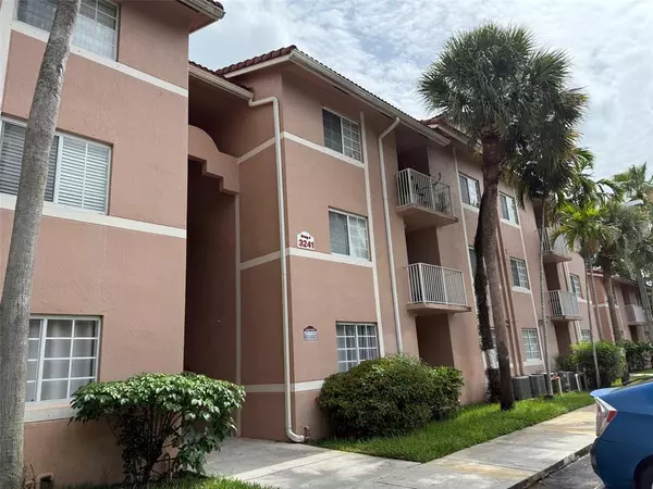 3241 Sabal Palm Mnr #301, Hollywood, FL 33024